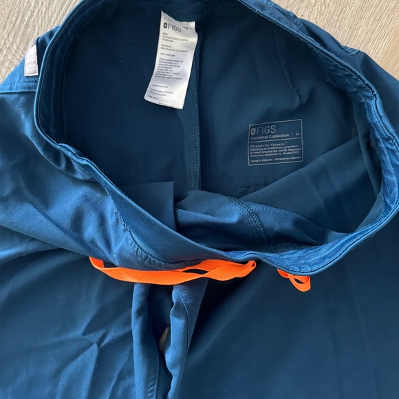 FIGS Deep Reef Livingston Medium Scrub Pants - Picture 3 of 3